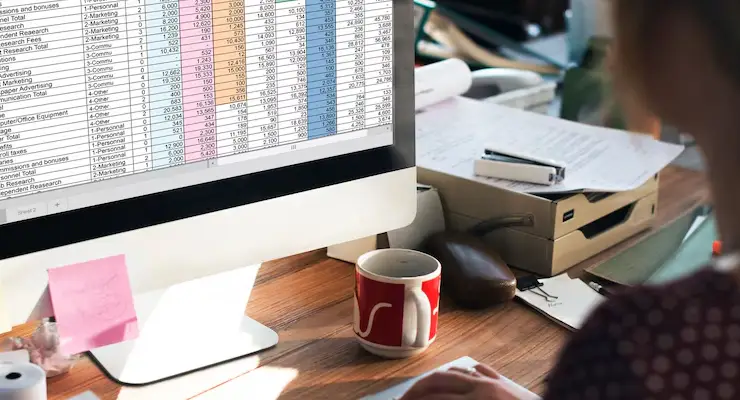 How Monthly Bookkeeping Simplifies Year End Tax Filing